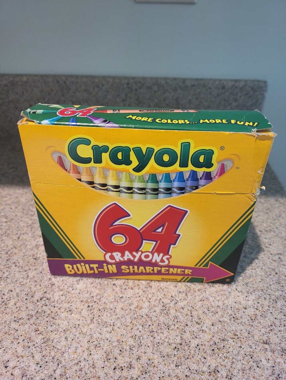 2006 Crayola Crayons 64 Count Box With Built In Sharpener New